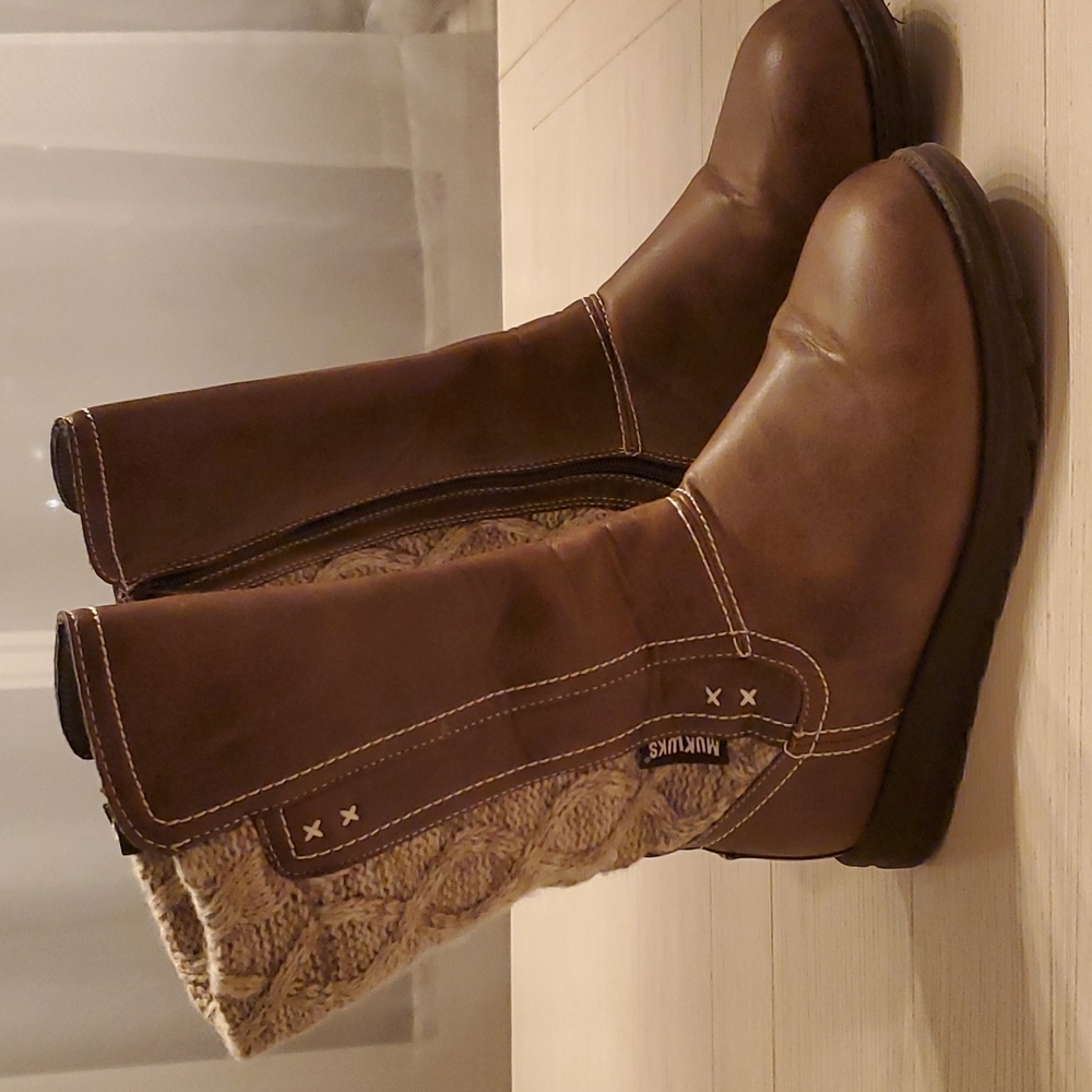 Brand New MUKLUKS